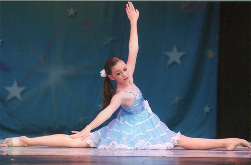 Female lyrical dancer doing a split on stage